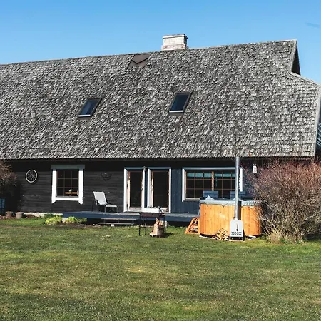 Tiiupesa Gasthuis Hellamaa (Hiiumaa)